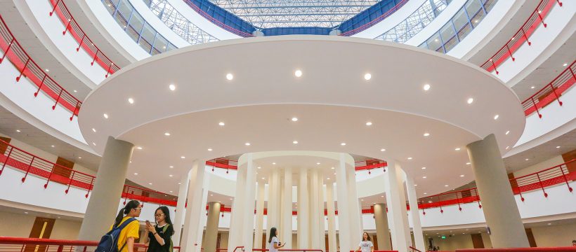 Tòa nhà thế kỷ của Đại Học Kinh Tế Quốc Dân