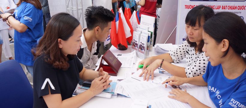 Nên tham gia hội thảo tư vấn tuyển sinh để biết cách điền thông tin và được giải đáp thắc mắc