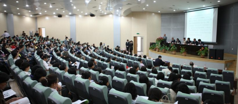 Nền giáo dục bậc cao hiện đại tại nước ngoài bất kỳ sinh viên nào của Việt Nam đều mơ ước